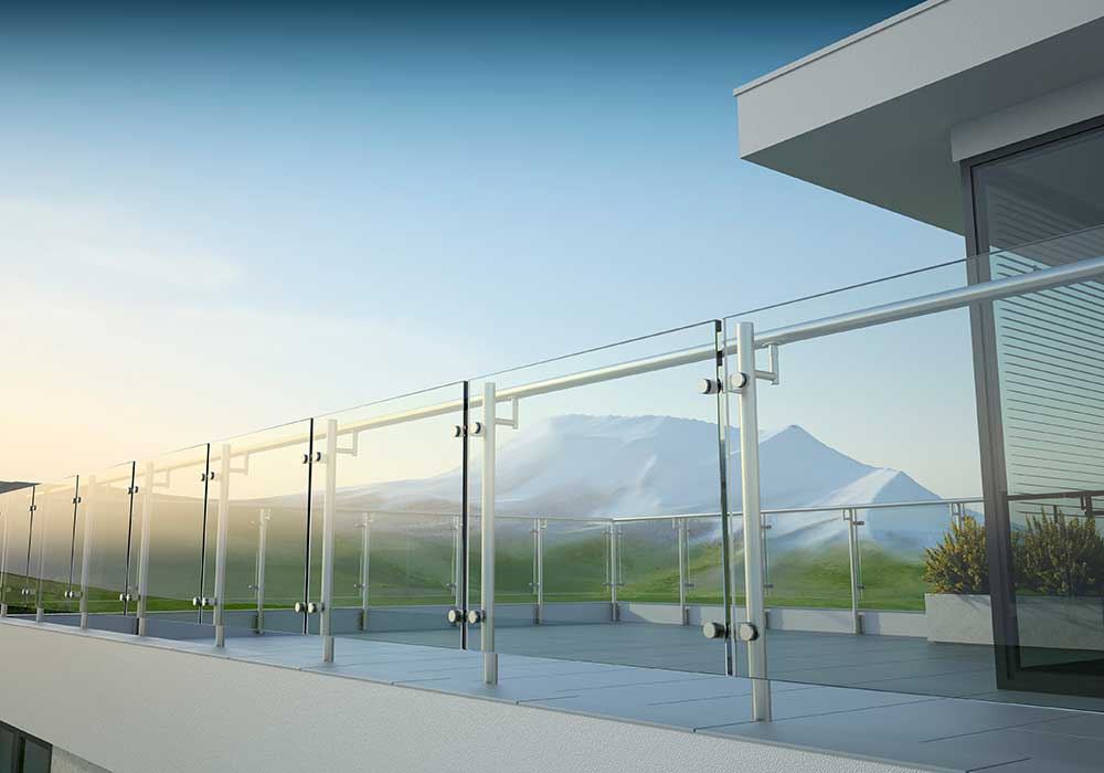 Modernes Edelstahlgeländer mit Glasscheibe und Landschaftsberg